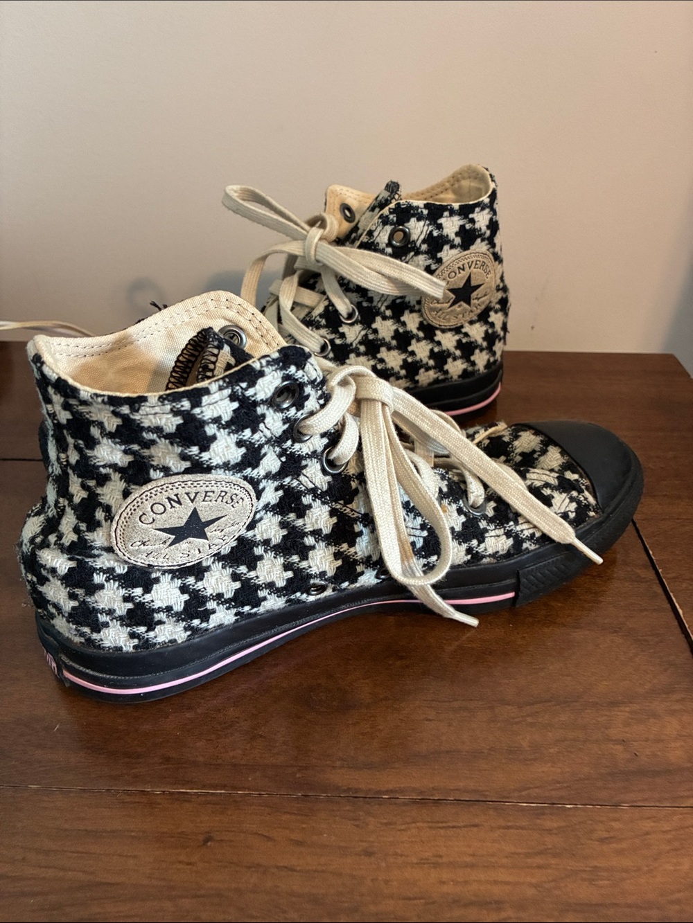 Converse Houndstooth High Tops - Black & Cream size 6 women’s retro vintage
